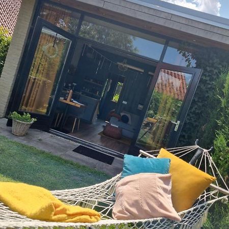 Bed and Breakfast Tiny House In De Boomgaard Stad aan 't Haringvliet Esterno foto