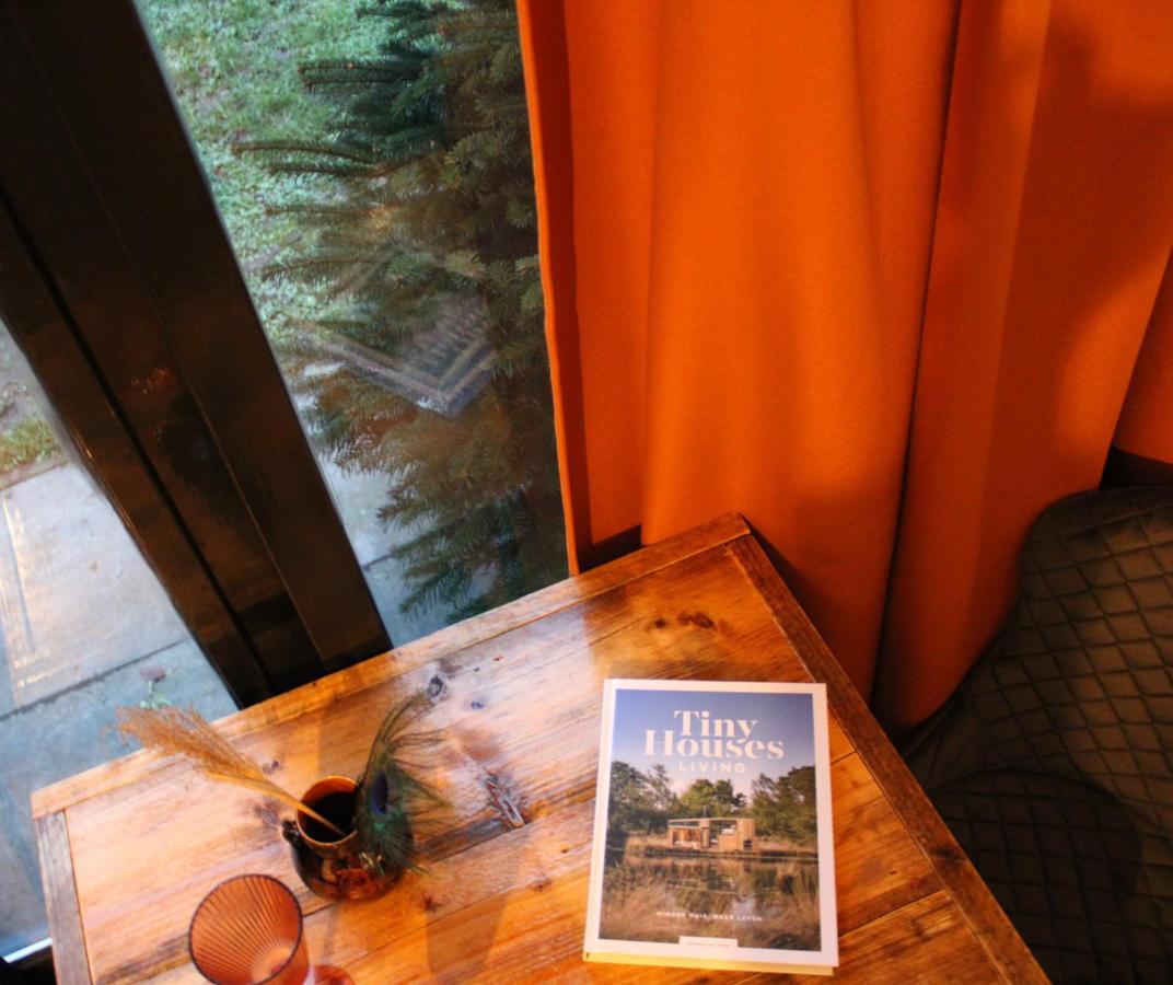Bed and Breakfast Tiny House In De Boomgaard Stad aan 't Haringvliet Esterno foto
