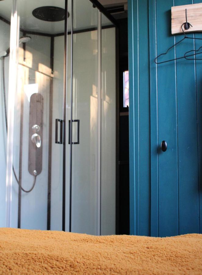 Bed and Breakfast Tiny House In De Boomgaard Stad aan 't Haringvliet Esterno foto