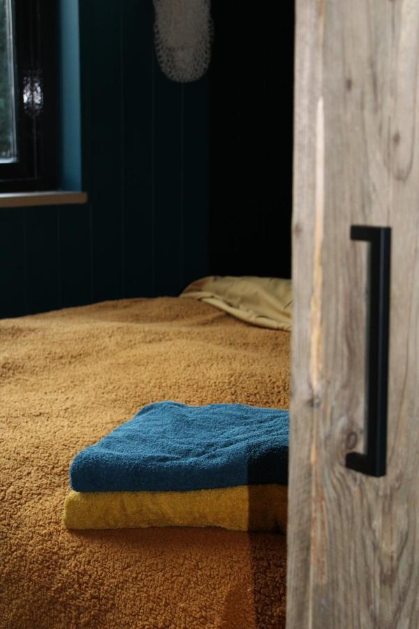 Bed and Breakfast Tiny House In De Boomgaard Stad aan 't Haringvliet Esterno foto
