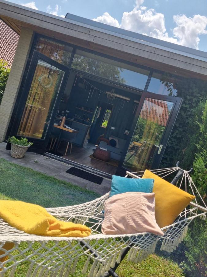 Bed and Breakfast Tiny House In De Boomgaard Stad aan 't Haringvliet Esterno foto