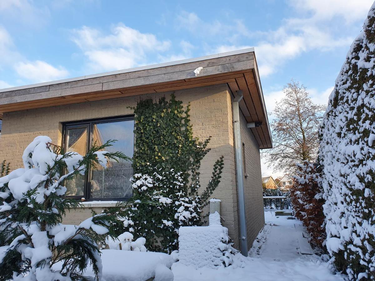 Bed and Breakfast Tiny House In De Boomgaard Stad aan 't Haringvliet Esterno foto
